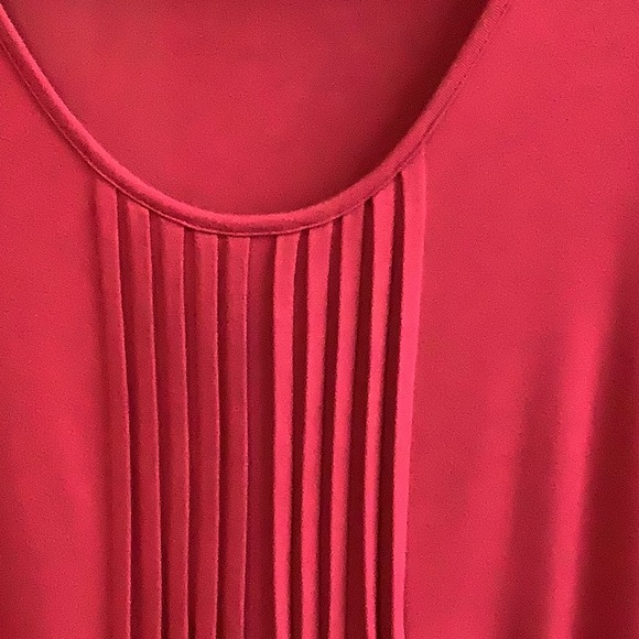 Cute red Tunic with pintucked front details Size Lg - Picture 3 of 7